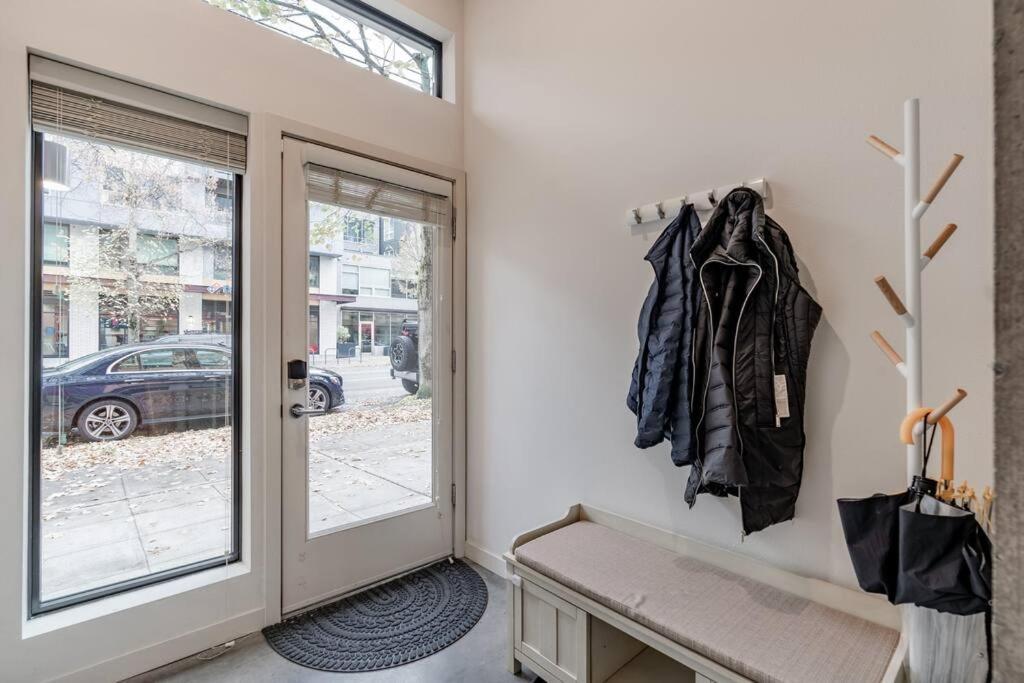 West Seattle'S Modern Townhome Bagian luar foto